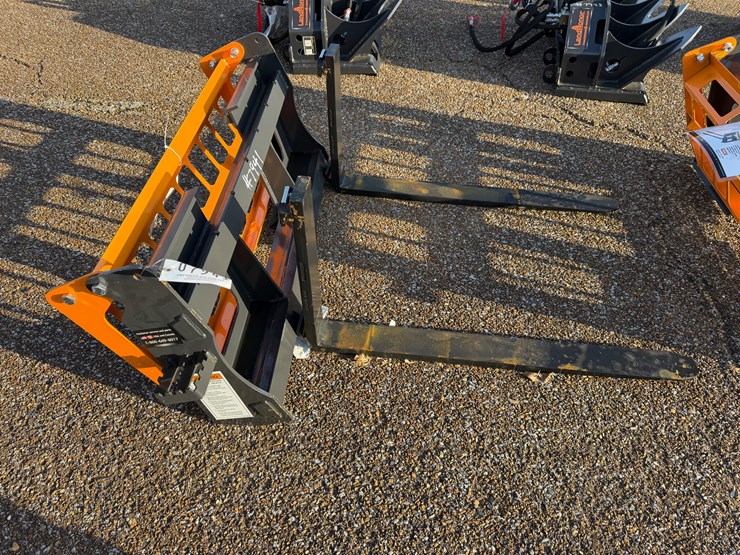 #7941-•-skid-steer-pallet-forks-image-1
