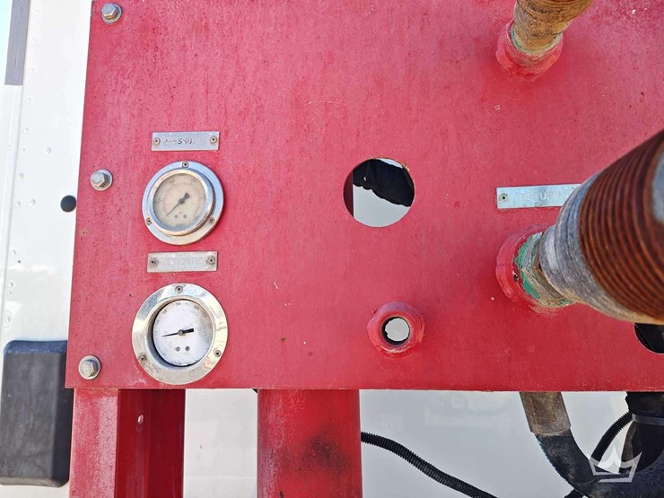 2015-peterbilt-567-image-34