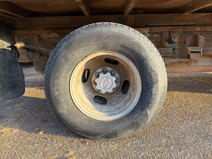 2005-chevrolet-3500-image-12