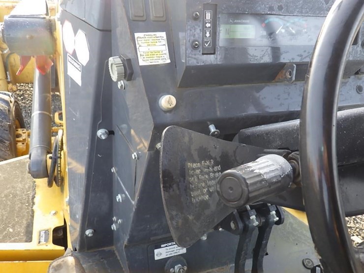 john-deere-210-image-26