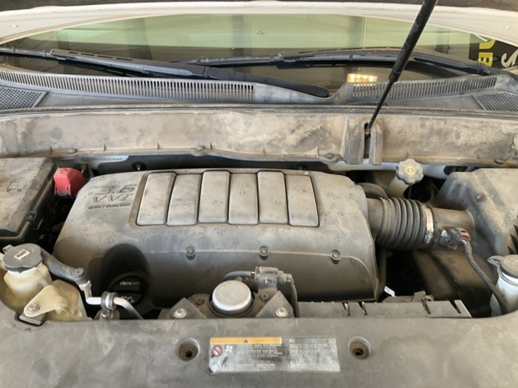 2017-chevrolet-traverse-ls-image-11