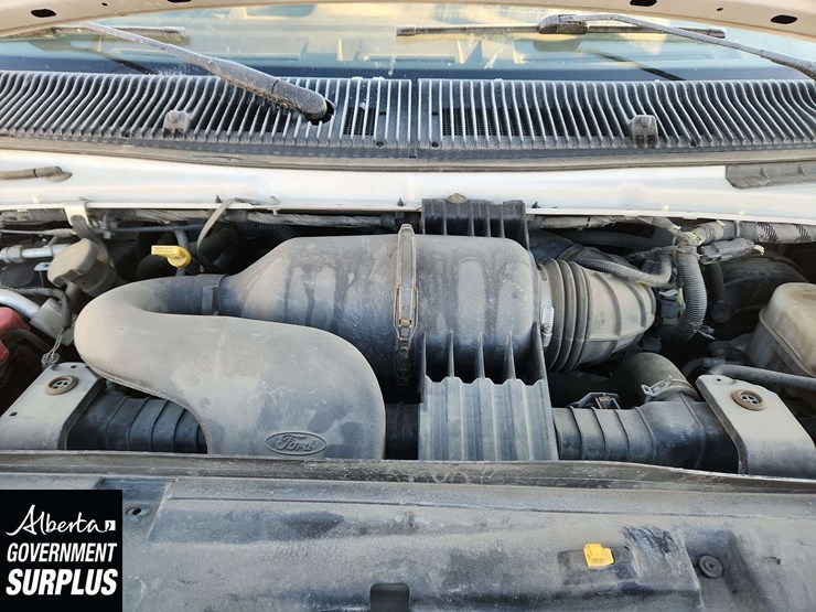 2014-ford-cargo-image-26