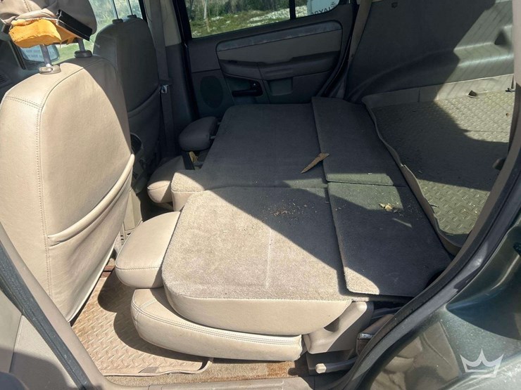 2004-ford-explorer-image-23