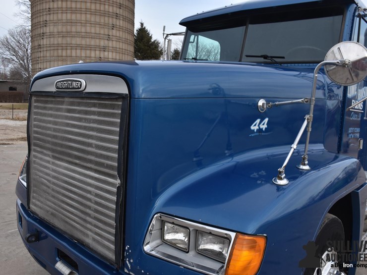 1998-freightliner-fld120-image-11