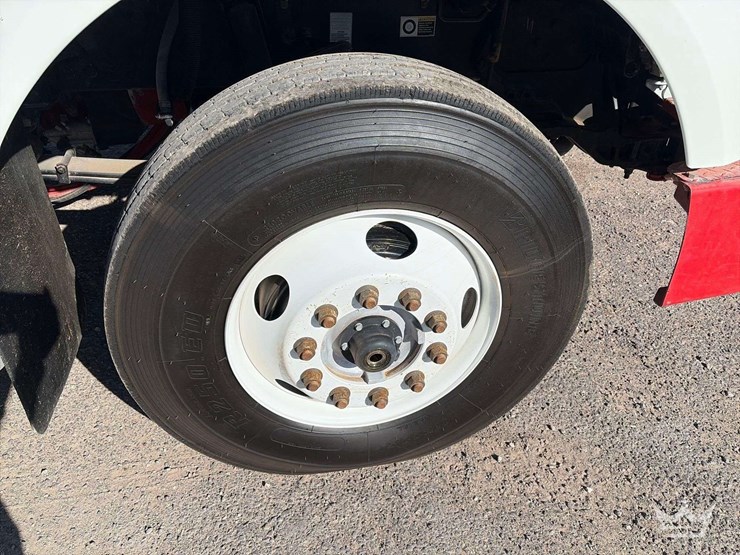 2015-peterbilt-567-image-26