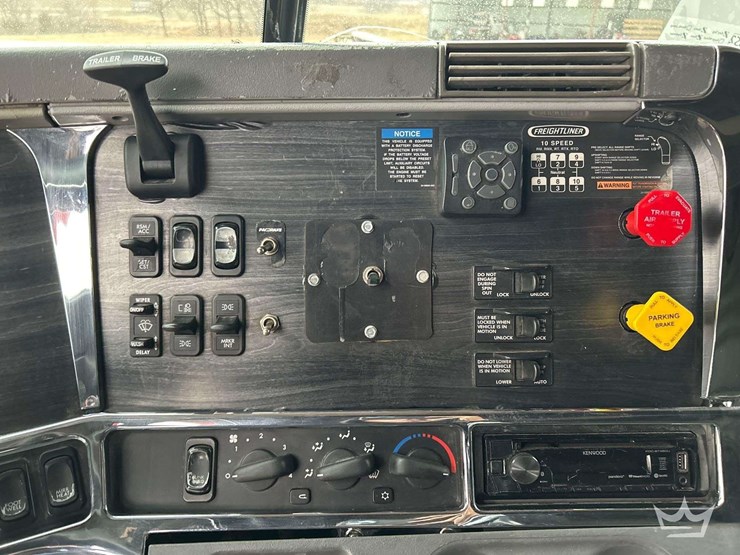 2007-freightliner-columbia-120-image-15