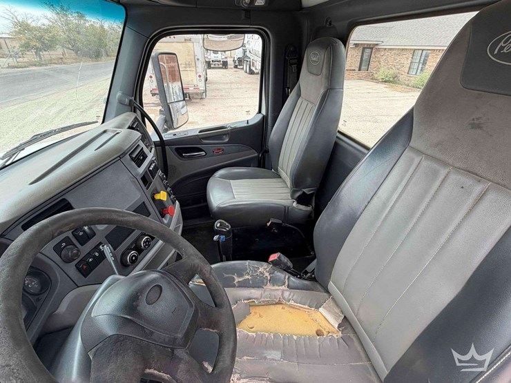 2015-peterbilt-567-image-20