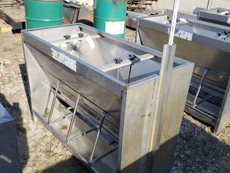 8-hole-stainless-steel-hog-feeder-with-water-pipe-image-3