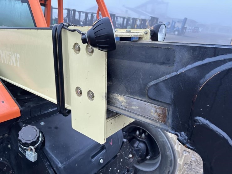 2015-jlg-g5-18a-image-13