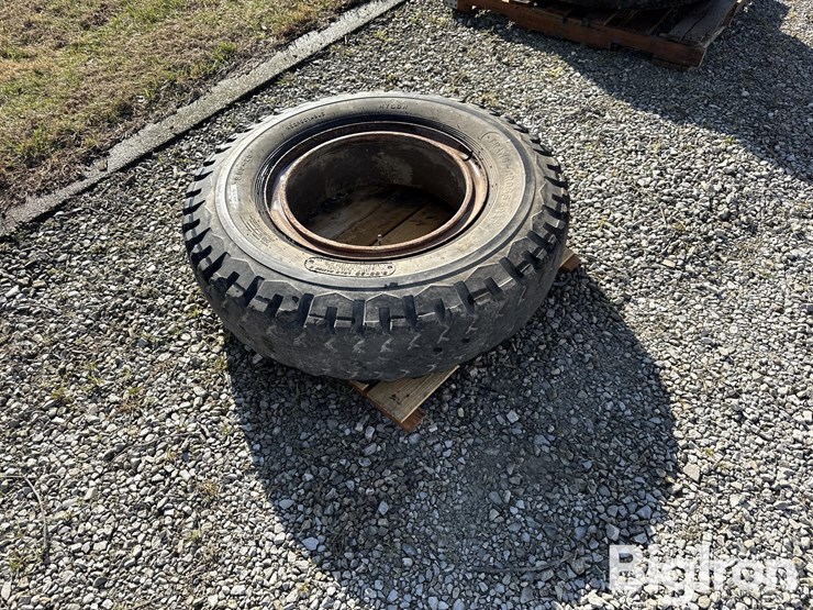 trans-cross-bar-9.00-20-truck-tire-&-rim-image-3