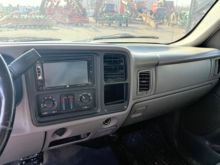 2006-gmc-3500-image-28
