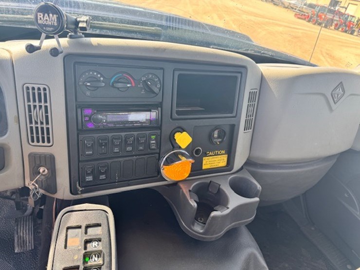 2015-international-7600-image-21