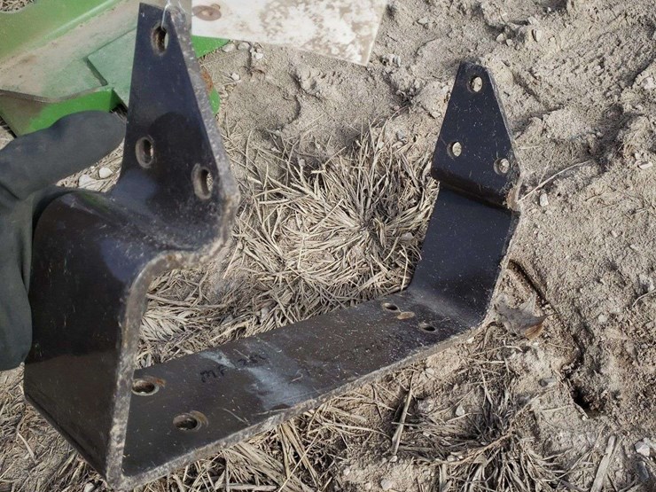 small-tractor-front-weight-bracket-image-2