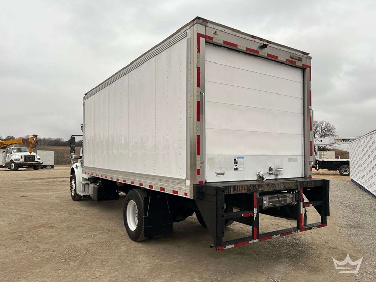 2018-freightliner-m2-106-image-3