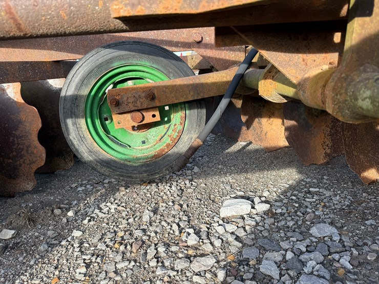 john-deere-7-image-7