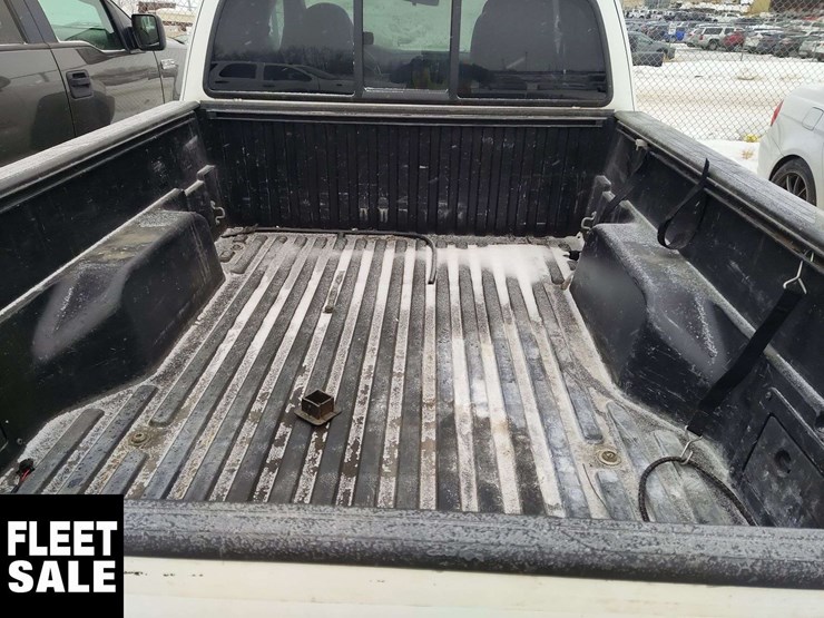 2015-toyota-tacoma-image-12