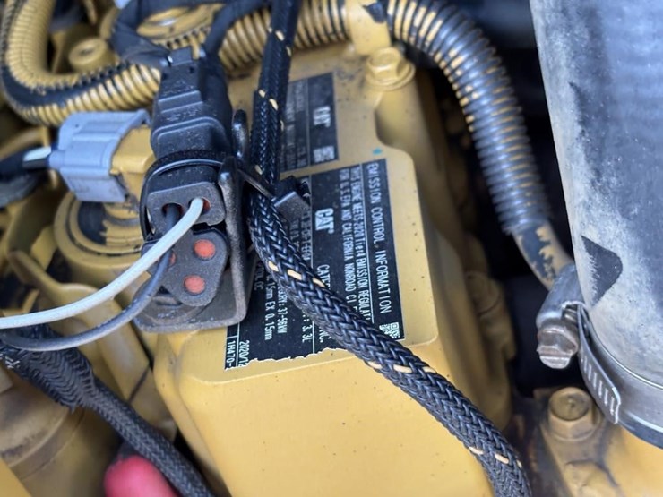 2021-caterpillar-259d3-image-42