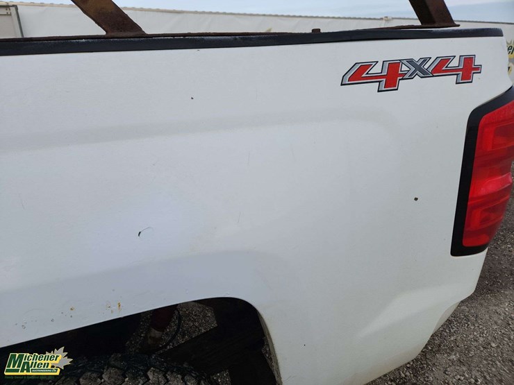 2015-chevrolet-silverado-2500hd-image-33