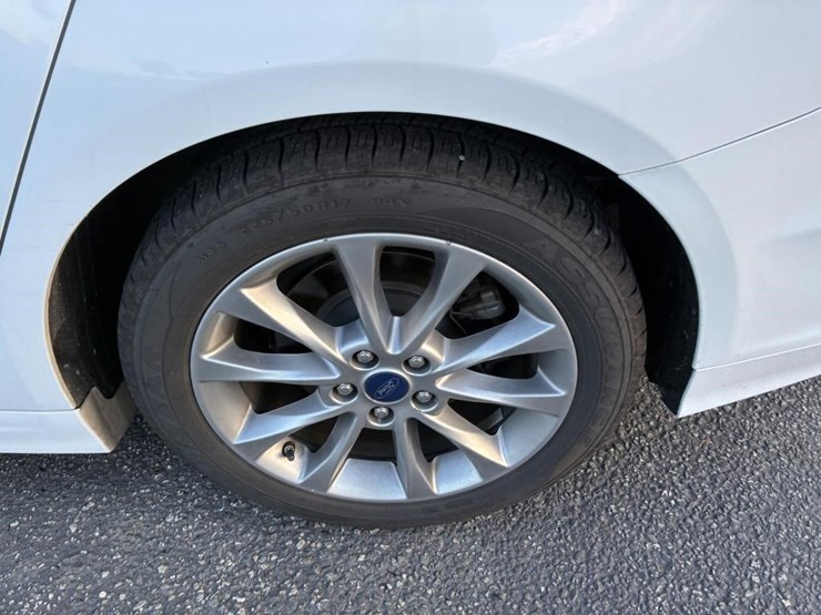 2017-ford-fusion-sedan-image-5