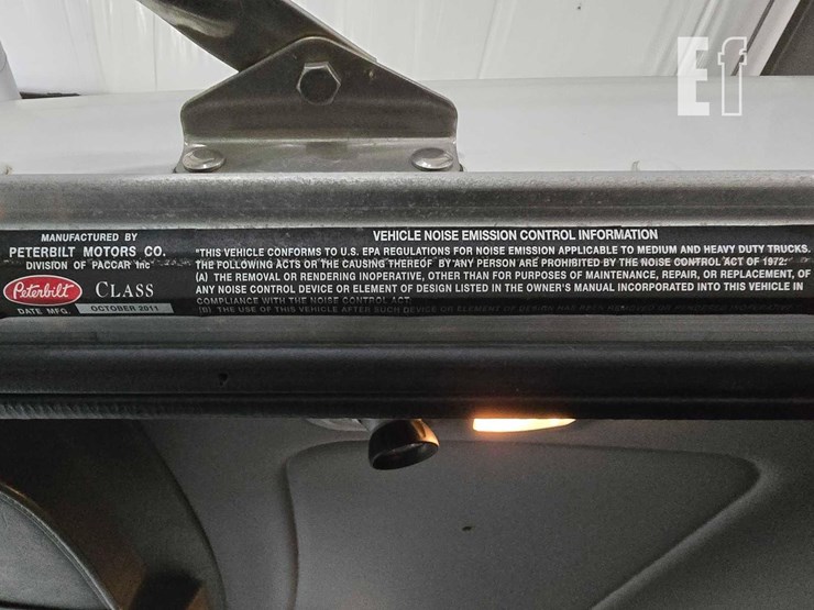 2012-peterbilt-365-image-27