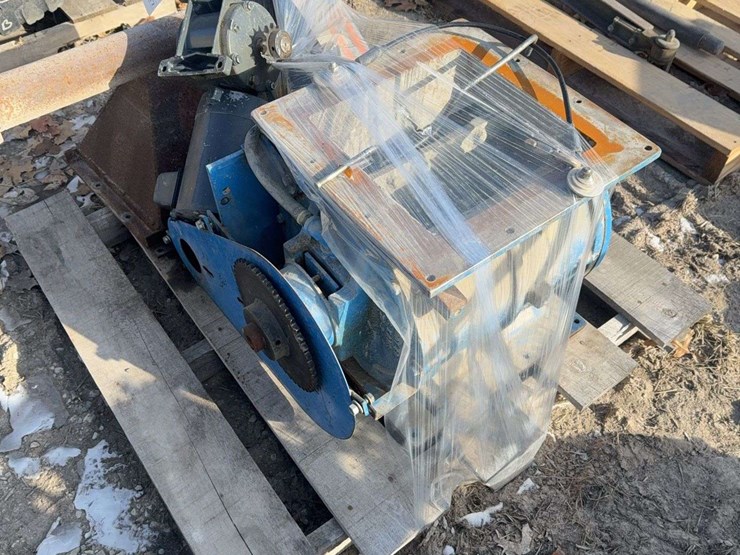 large-commercial-pneumatic-air-lock-feeder-for-a-vertical-silo-image-2