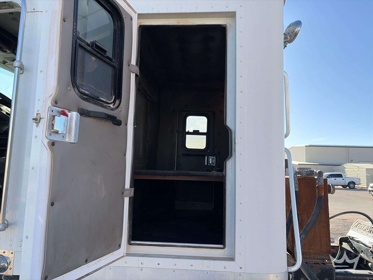 2013-kenworth-t800-image-25