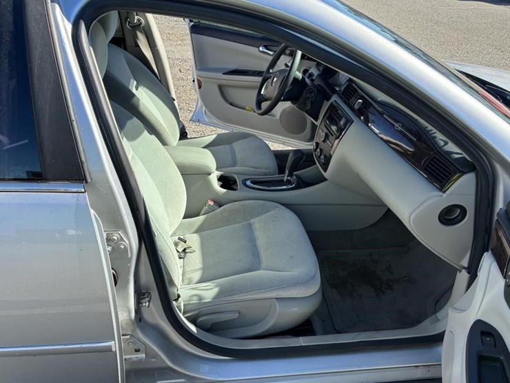 2013-chevrolet-impala-sedan-image-9