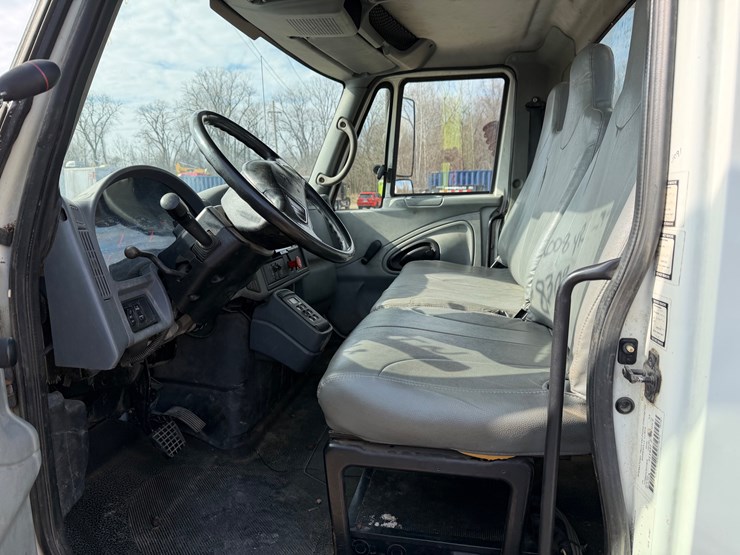 2008-international-durastar-4300-image-9