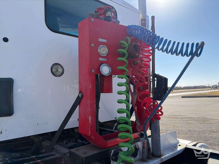 2015-peterbilt-567-image-20