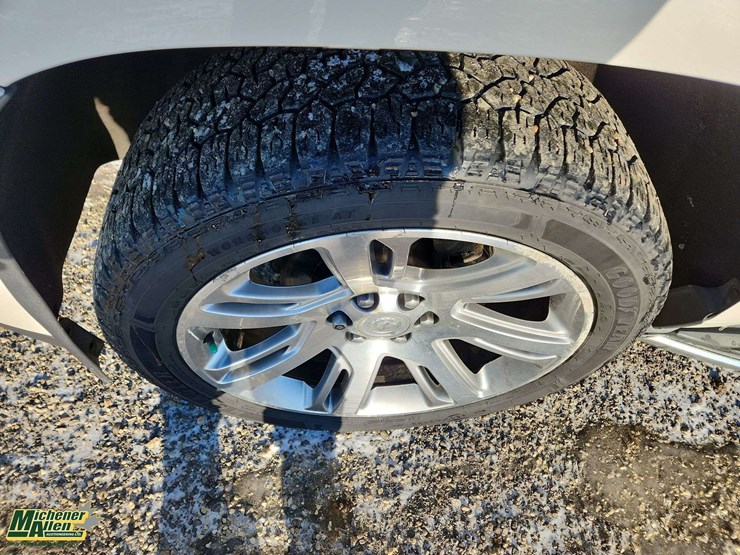 2015-cadillac-escalade-image-10