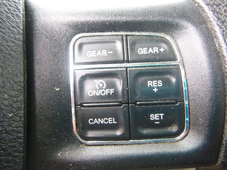 2016-dodge-1500-image-18