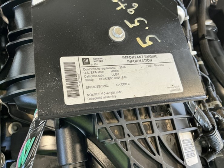 2016-isuzu-npr-image-12