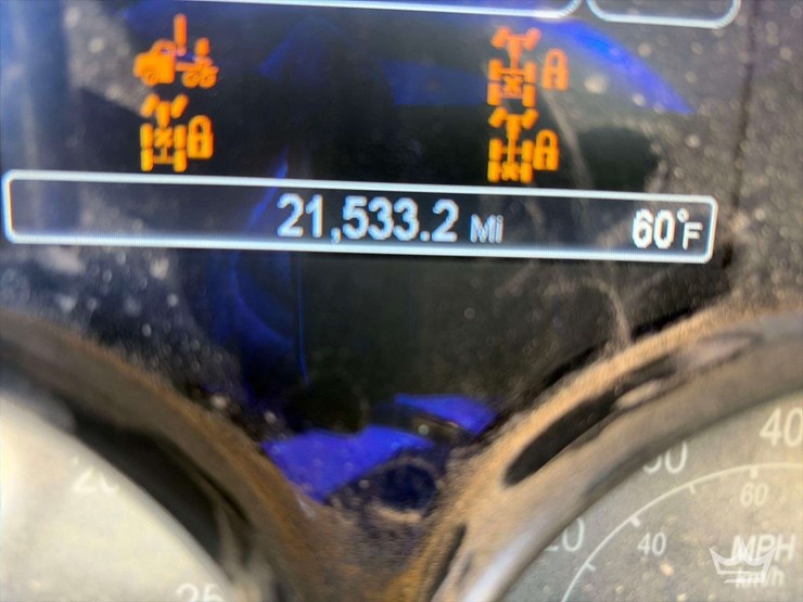 2015-peterbilt-567-image-7