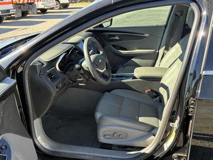 2019-chevrolet-impala-sedan-image-12