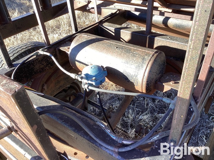 1979-target-20’-pup-grain-trailer-image-17