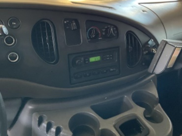 2008-ford-cargo-image-21