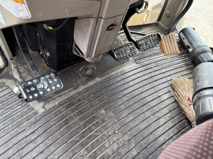 2003-john-deere-7220-image-32