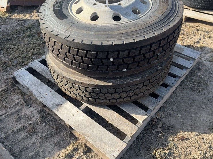 2-295/75-r22.5-tires-on-aluminam-rims-image-1