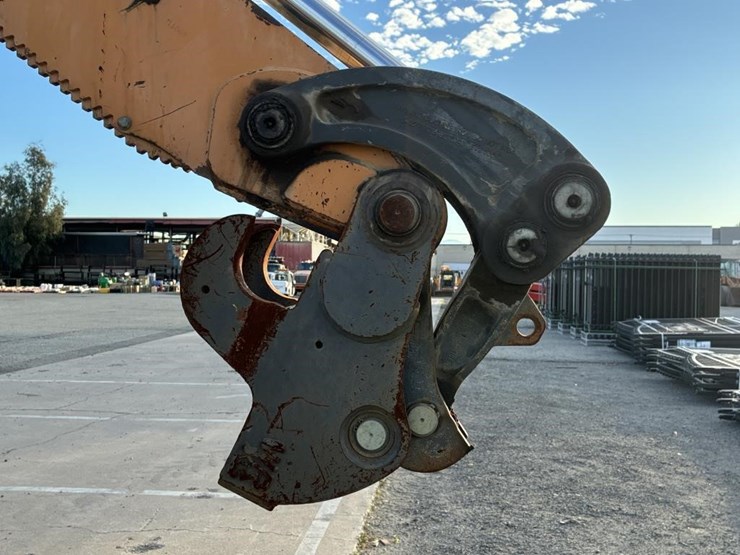 2017-case-580sn-image-15