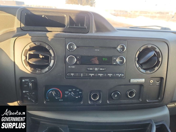 2014-ford-cargo-image-19