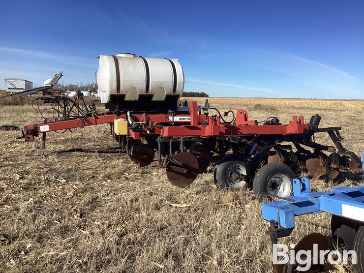 case-dmi-nt5310-nutri-till’r-liquid-fertilizer/nh3-applicator-image-8