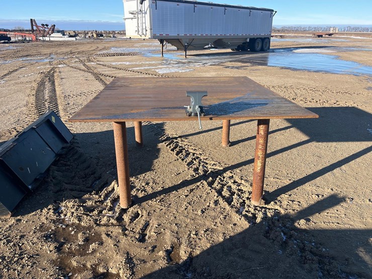 steel-table-with-vice-image-1