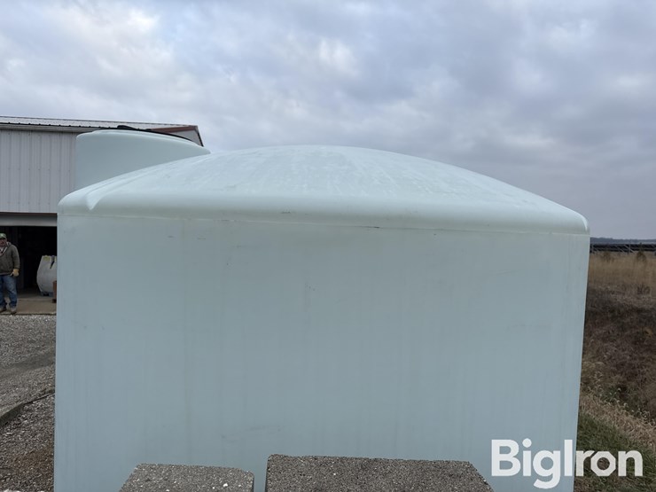 norwesco-2,500-gal-storage-tank-image-8