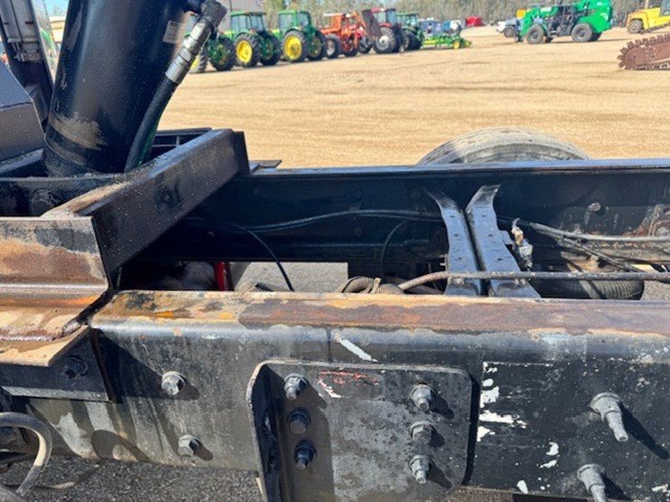 2015-international-7600-image-14