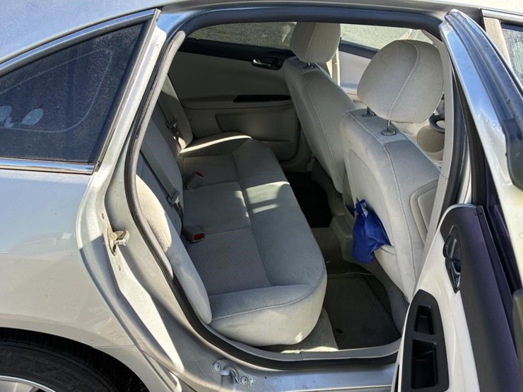 2013-chevrolet-impala-sedan-image-10