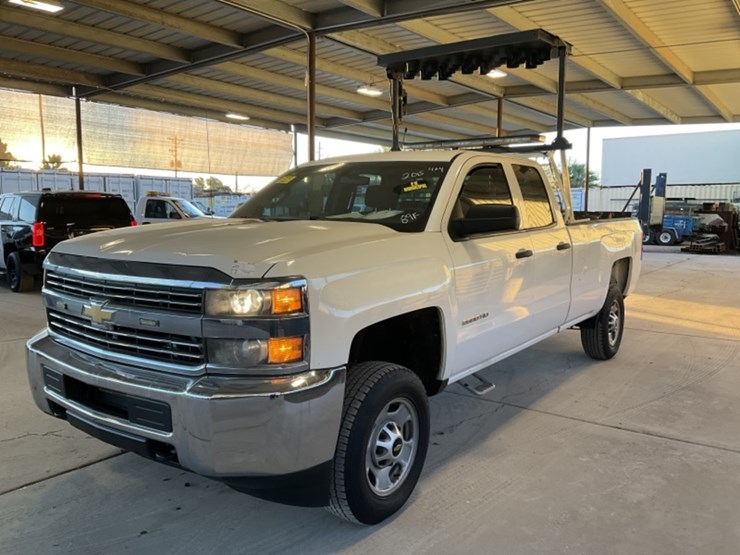 2015-chevrolet-silverado-2500-image-4