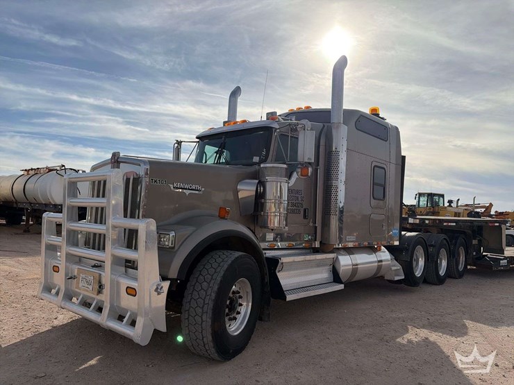 2011-kenworth-w900-image-1