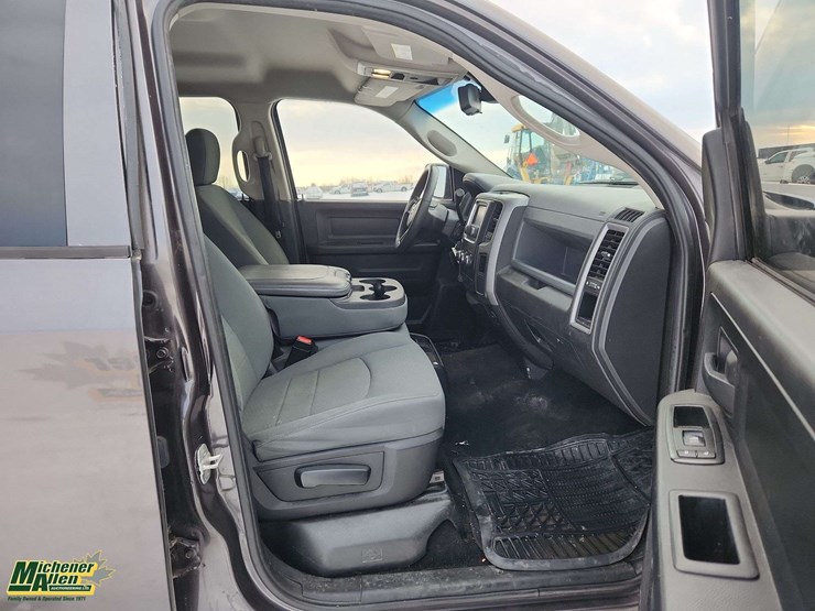 2014-dodge-1500-image-18