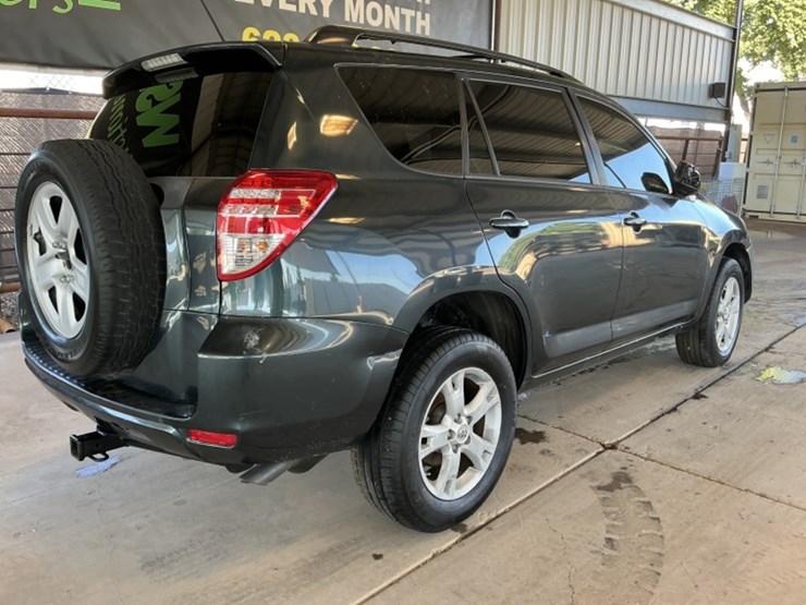 2012-toyota-rav4-image-7