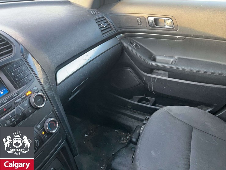 2019-ford-explorer-image-21